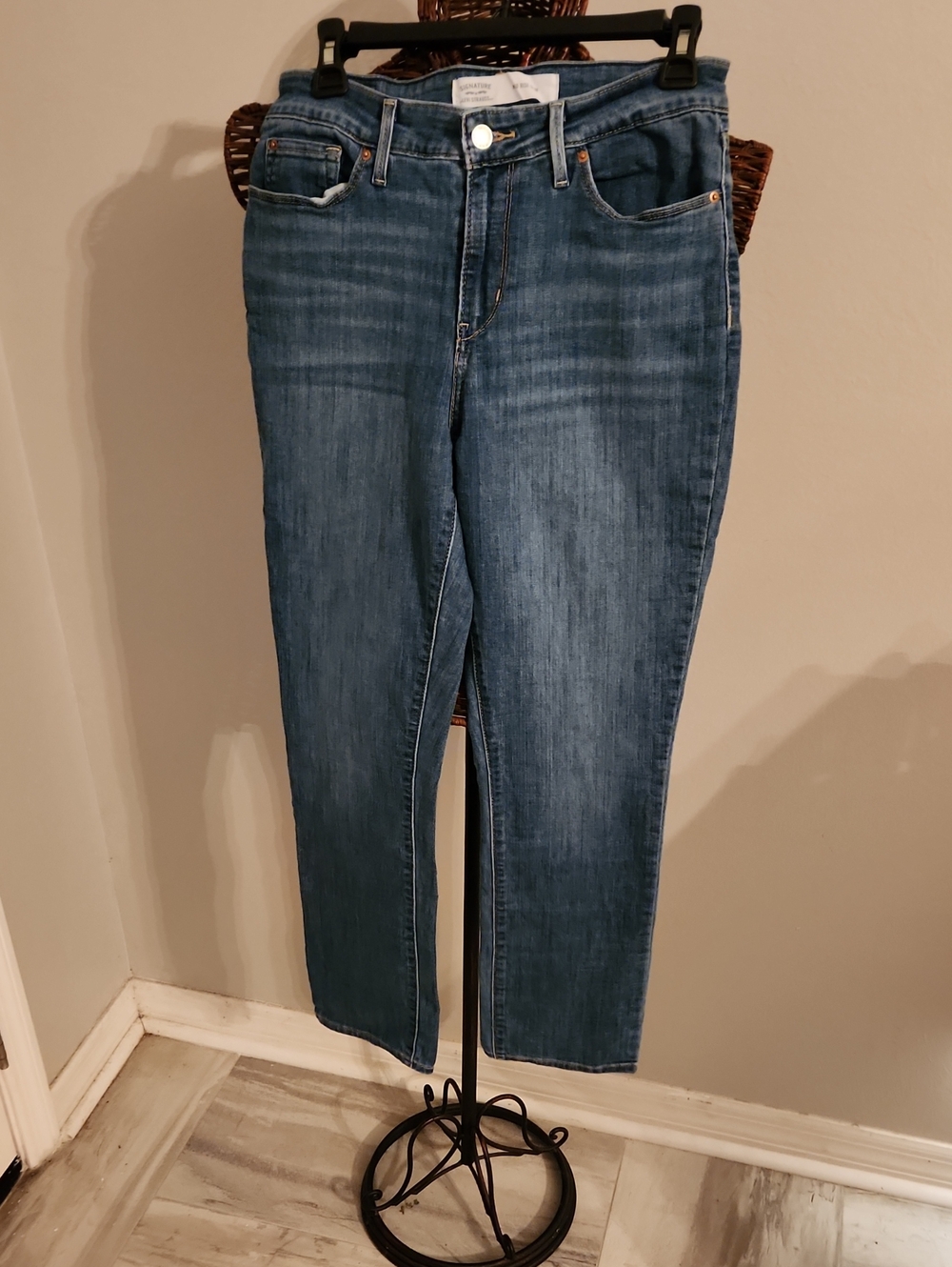Levi's Women's Skinny Jeans in Medium Blue Wash